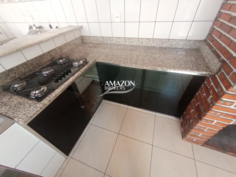 JARDIM SAKURA RESIDENCIAL, PARQUE 10 – CASA DUPLEX 300m2 – DISPONÍVEL PARA LOCAÇÃO