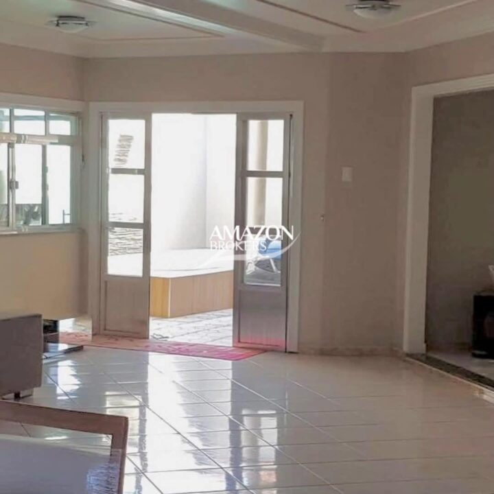 JARDIM SAKURA RESIDENCIAL, PARQUE 10 – CASA DUPLEX 300m2 – DISPONÍVEL PARA LOCAÇÃO