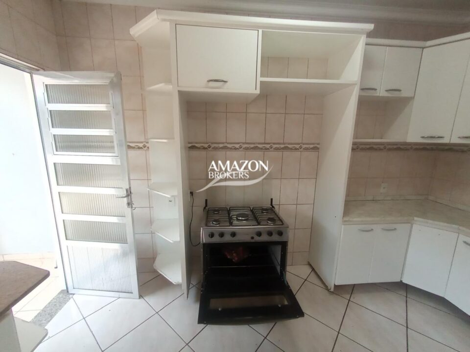 JARDIM SAKURA RESIDENCIAL, PARQUE 10 – CASA DUPLEX 300m2 – DISPONÍVEL PARA LOCAÇÃO