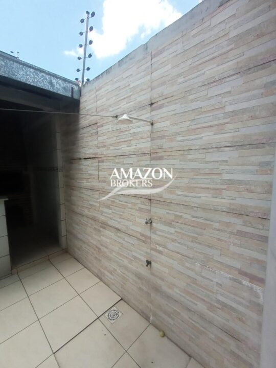 JARDIM SAKURA RESIDENCIAL, PARQUE 10 – CASA DUPLEX 300m2 – DISPONÍVEL PARA LOCAÇÃO