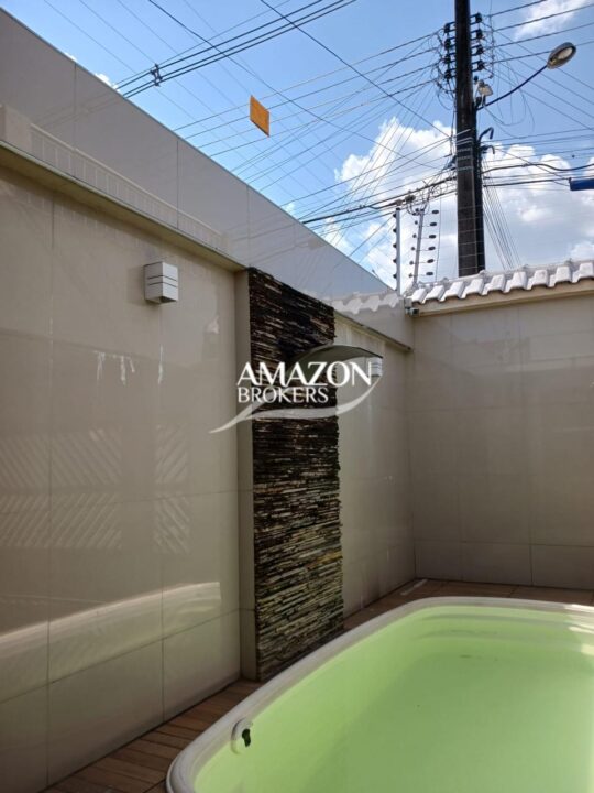 JARDIM SAKURA RESIDENCIAL, PARQUE 10 – CASA DUPLEX 300m2 – DISPONÍVEL PARA LOCAÇÃO