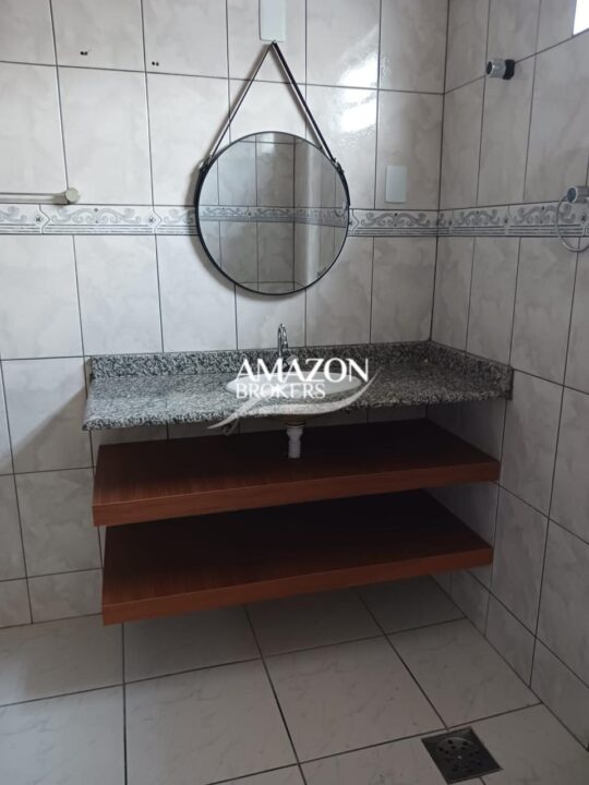 JARDIM SAKURA RESIDENCIAL, PARQUE 10 – CASA DUPLEX 300m2 – DISPONÍVEL PARA LOCAÇÃO