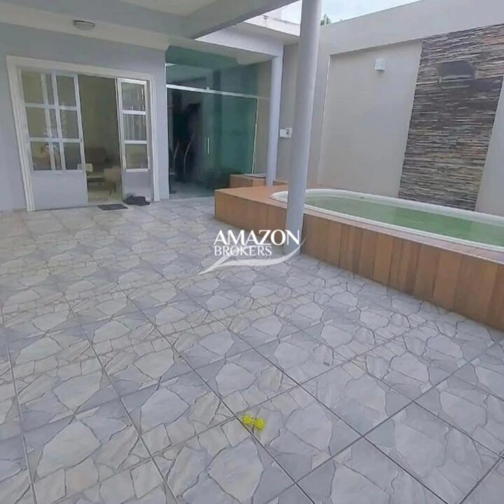 JARDIM SAKURA RESIDENCIAL, PARQUE 10 – CASA DUPLEX 300m2 – DISPONÍVEL PARA LOCAÇÃO