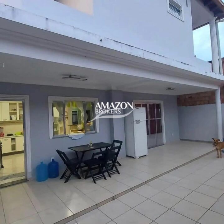 JARDIM SAKURA RESIDENCIAL, PARQUE 10 – CASA DUPLEX 300m2 – DISPONÍVEL PARA LOCAÇÃO