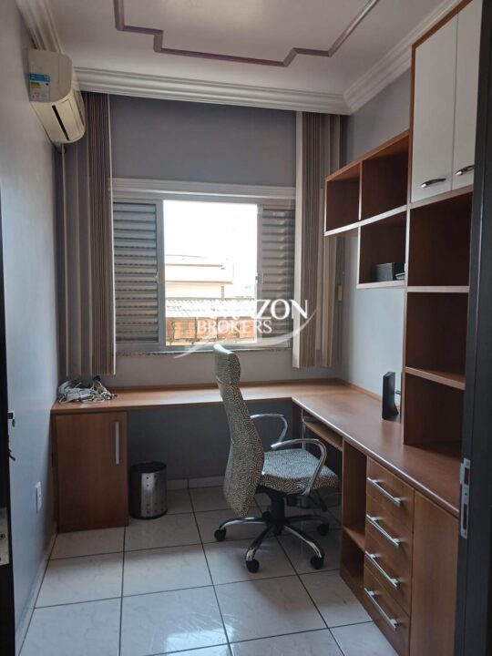 JARDIM SAKURA RESIDENCIAL, PARQUE 10 – CASA DUPLEX 300m2 – DISPONÍVEL PARA LOCAÇÃO