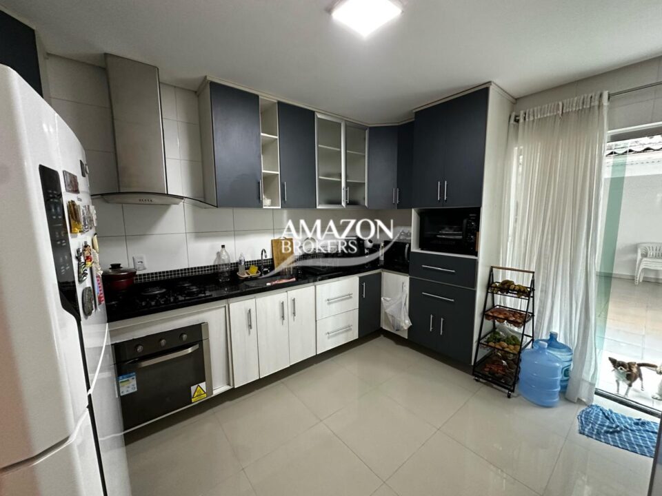 AMSTERDAM VILLAGE CONDOMÍNIO, FLORES – CASA TRIPLEX 250 m2 – DISPONÍVEL PARA VENDA