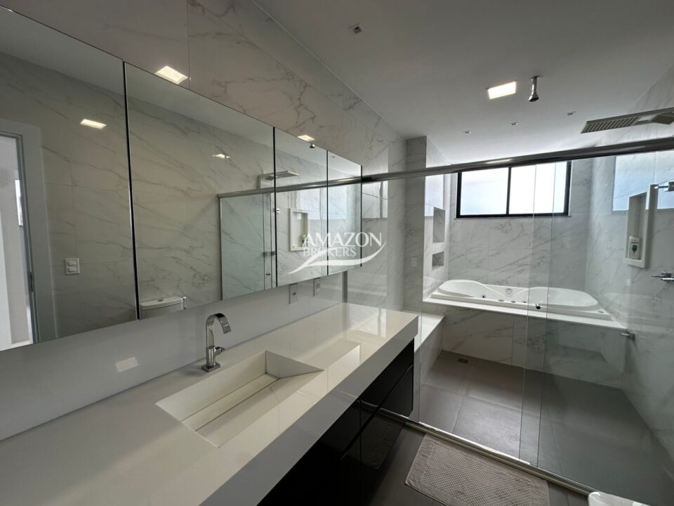 ALPHAVILLE 1 RESIDENCIAL, PONTA NEGRA – CASA DUPLEX 530m2 – DISPONÍVEL PARA VENDA