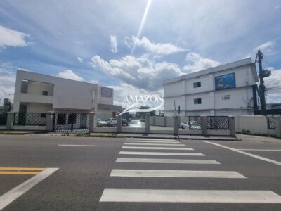 PARQUE 10 - PRÉDIO COMERCIAL 500m2 - DISPONÍVEL PARA LOCAÇÃO
