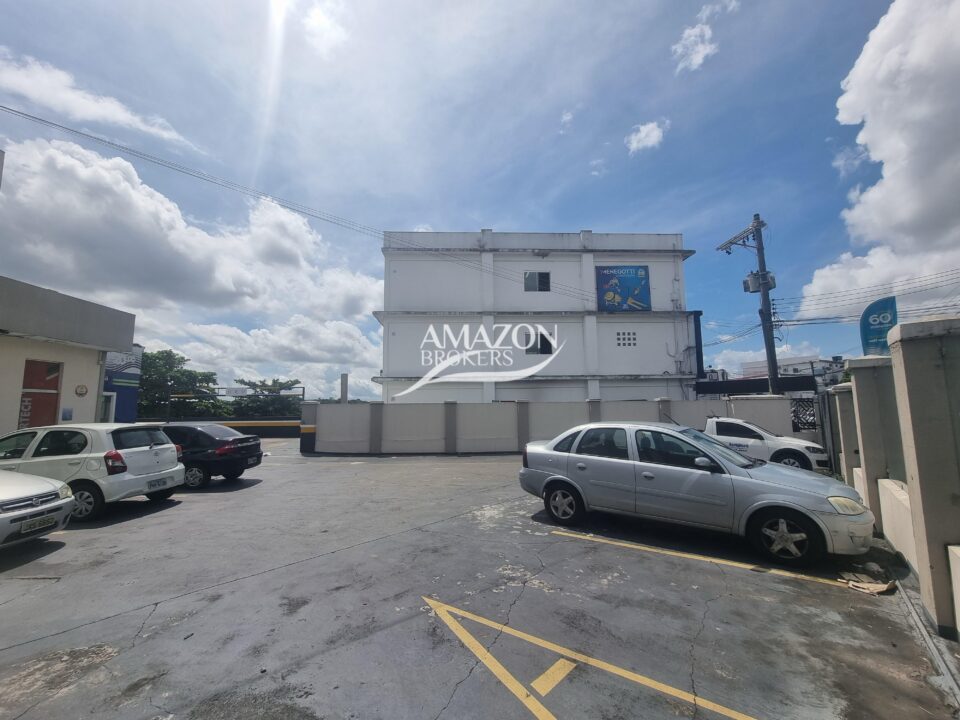 PARQUE 10 - PRÉDIO COMERCIAL 500m2 - DISPONÍVEL PARA LOCAÇÃO