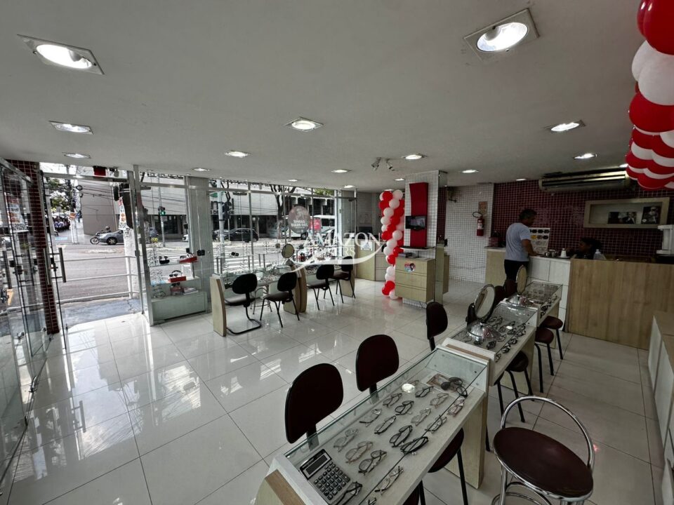 CASA COM PONTO COMERCIAL 330 m2 - AV. GETÚLIO VARGAS, CENTRO – DISPONÍVEL PARA VENDA