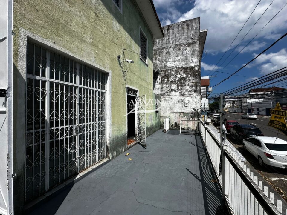 CASA COM PONTO COMERCIAL 330 m2 - AV. GETÚLIO VARGAS, CENTRO – DISPONÍVEL PARA VENDA