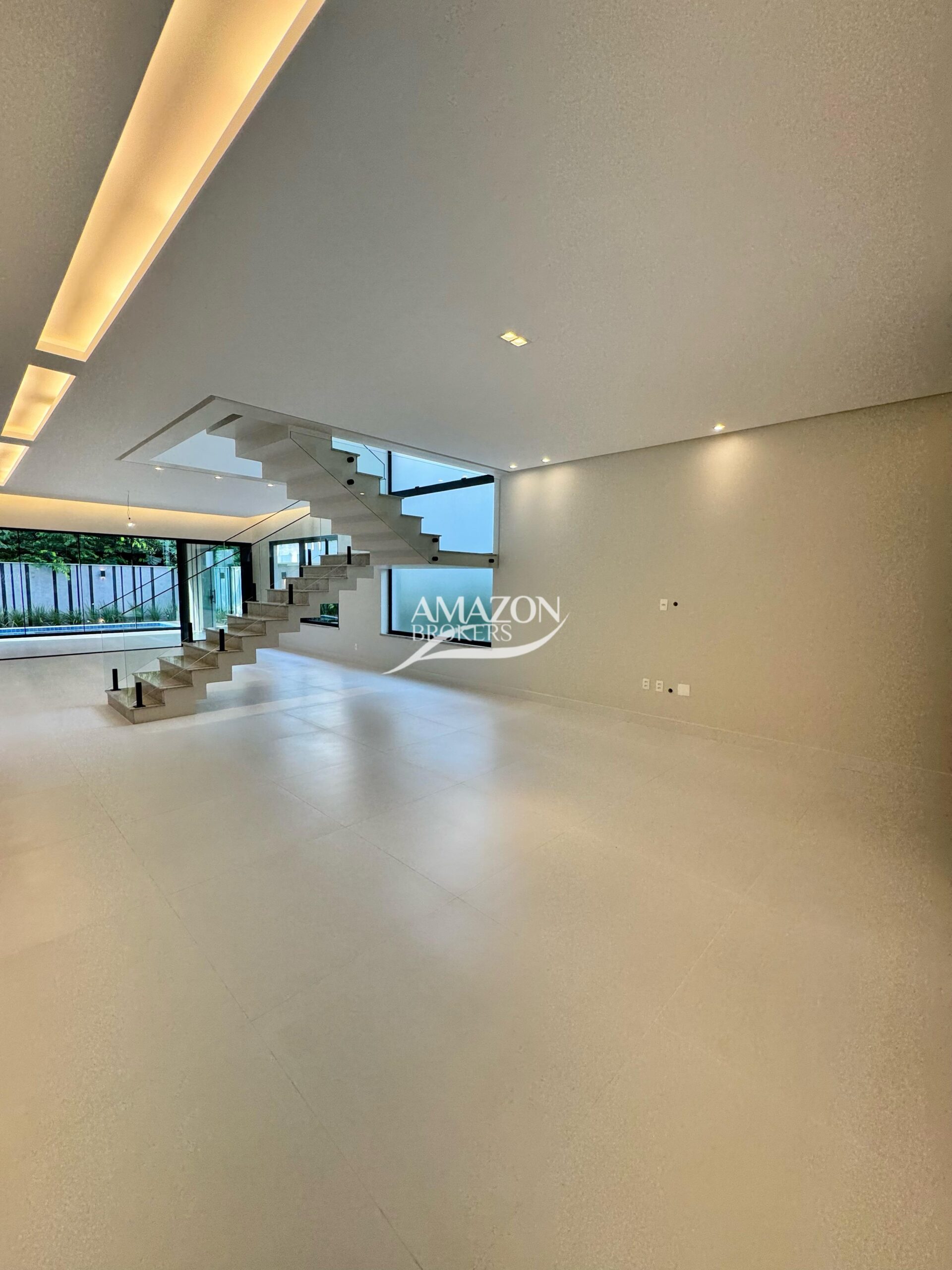 ALPHAVILLE RESIDENCIAL, PONTA NEGRA – CASA DUPLEX 550m2 – DISPONÍVEL PARA VENDA