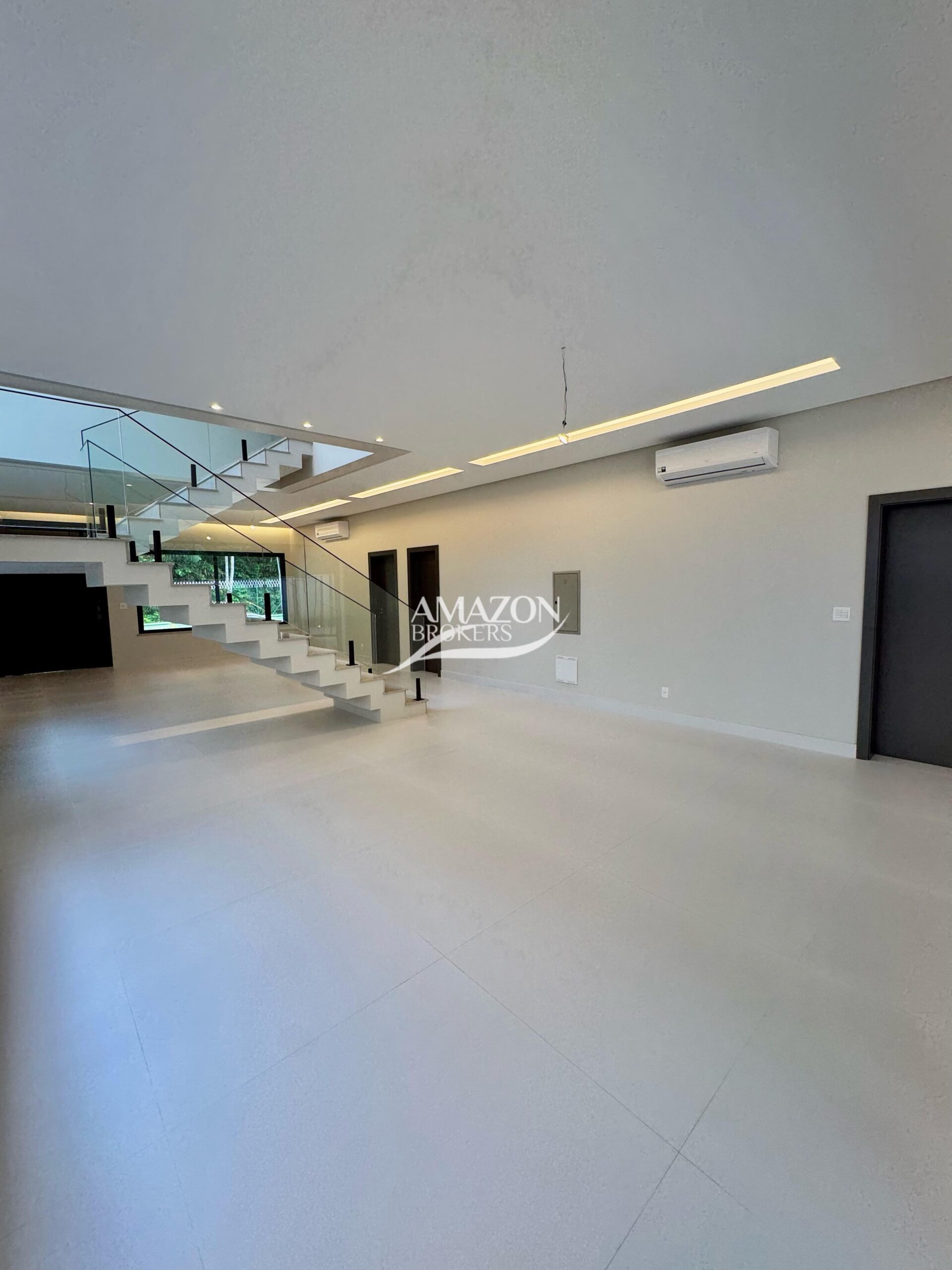 ALPHAVILLE RESIDENCIAL, PONTA NEGRA – CASA DUPLEX 550m2 – DISPONÍVEL PARA VENDA