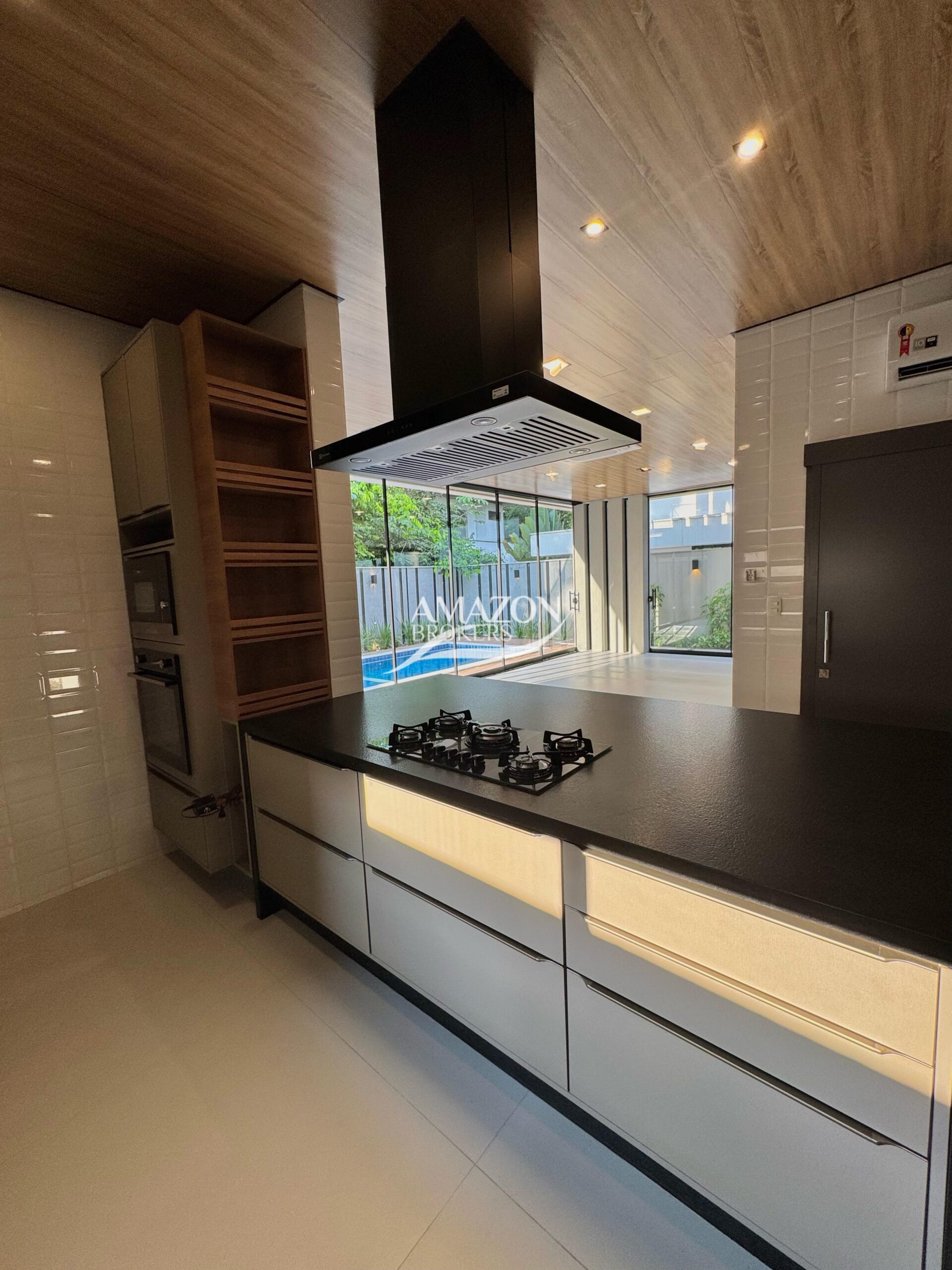 ALPHAVILLE RESIDENCIAL, PONTA NEGRA – CASA DUPLEX 550m2 – DISPONÍVEL PARA VENDA