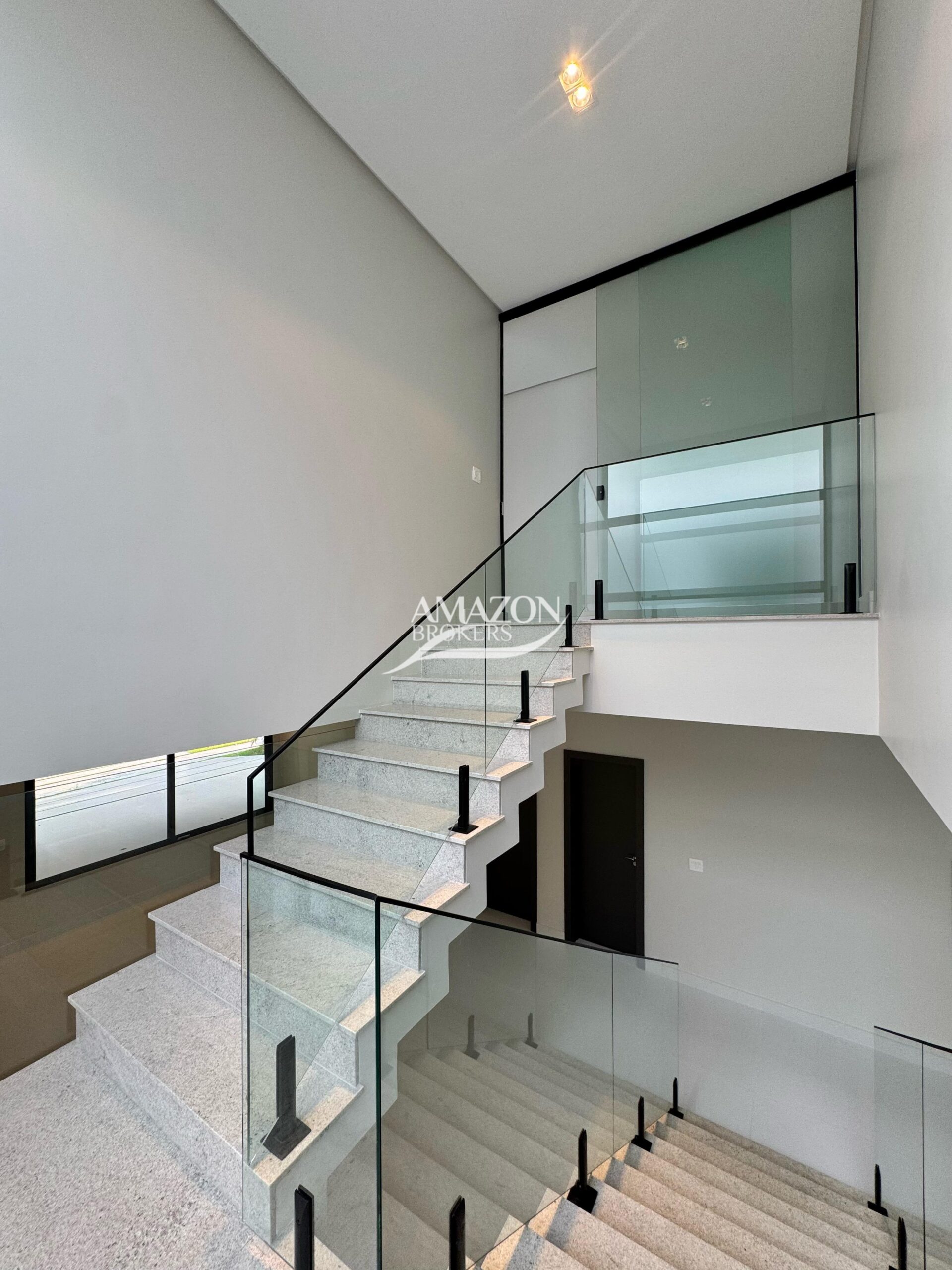 ALPHAVILLE RESIDENCIAL, PONTA NEGRA – CASA DUPLEX 550m2 – DISPONÍVEL PARA VENDA