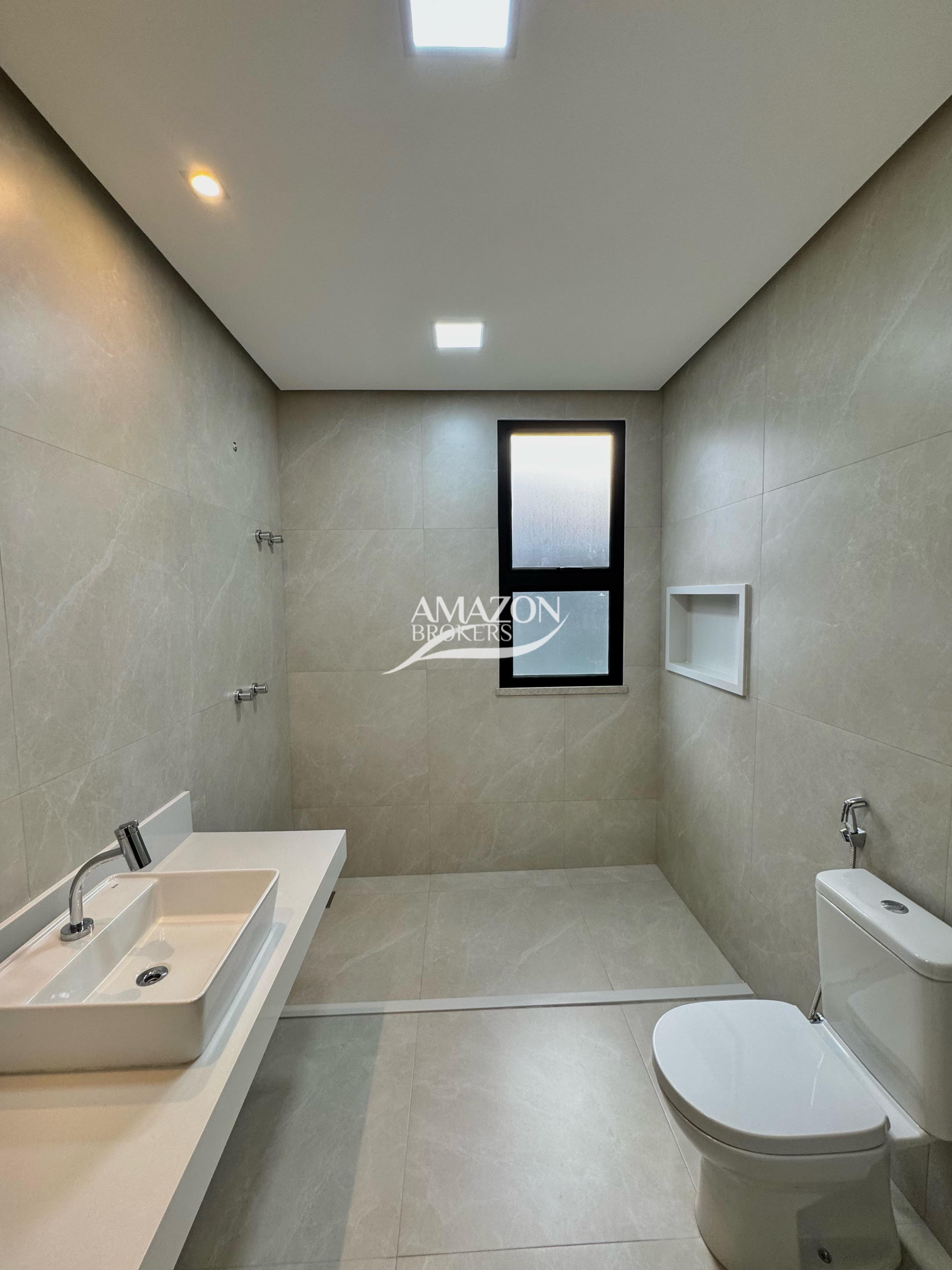 ALPHAVILLE RESIDENCIAL, PONTA NEGRA – CASA DUPLEX 550m2 – DISPONÍVEL PARA VENDA