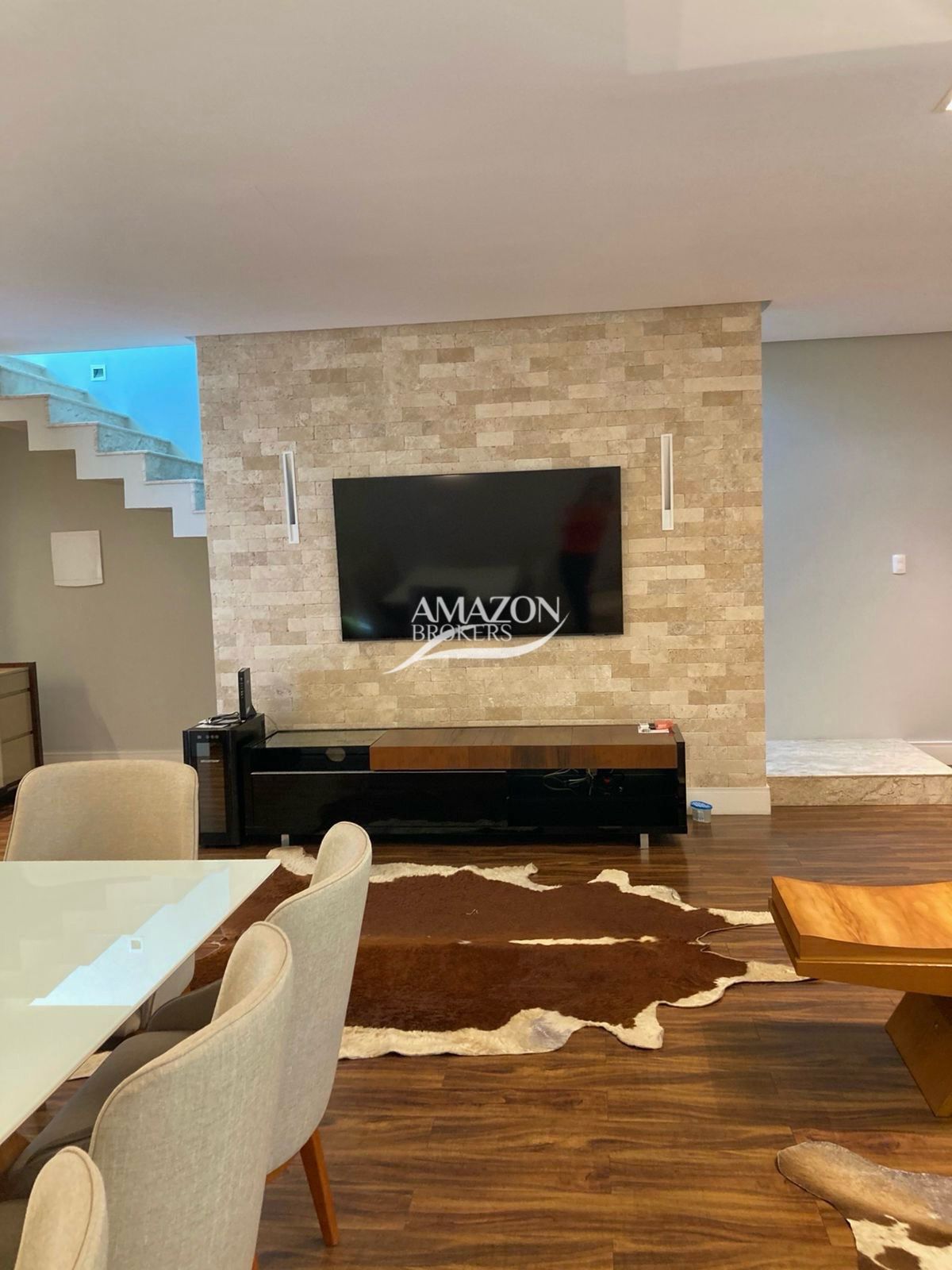 QUINTA DAS LARANJEIRAS RESIDENCIAL, PARQUE DAS LARANJEIRAS – CASA DUPLEX 330 m2 – DISPONÍVEL PARA VENDA