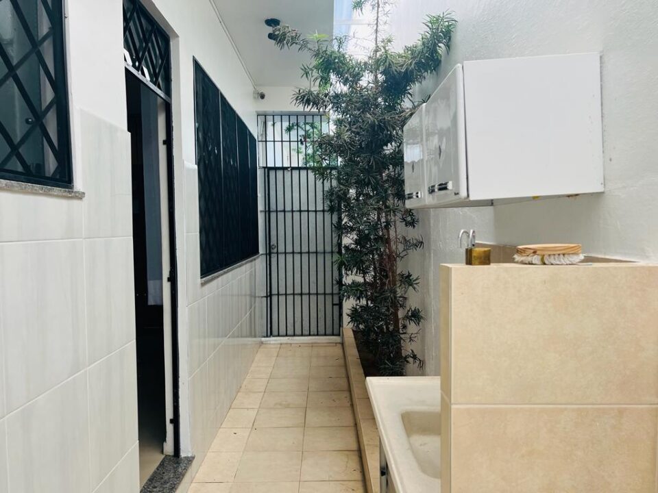 CASA OU PONTO COMERCIAL EM ADRIANÓPOLIS 1.400 m2 – DISPONÍVEL PARA LOCAÇÃO