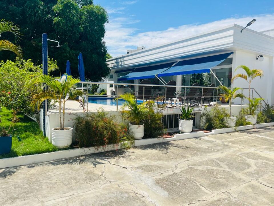 CASA OU PONTO COMERCIAL EM ADRIANÓPOLIS 1.400 m2 – DISPONÍVEL PARA LOCAÇÃO