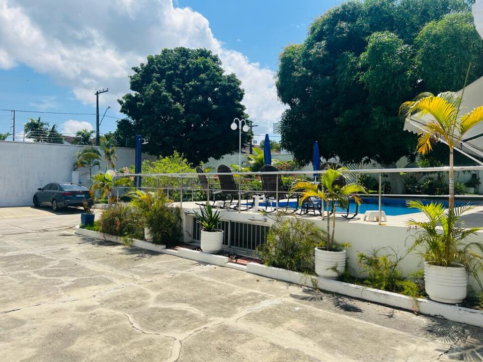 CASA OU PONTO COMERCIAL EM ADRIANÓPOLIS 1.400 m2 – DISPONÍVEL PARA LOCAÇÃO