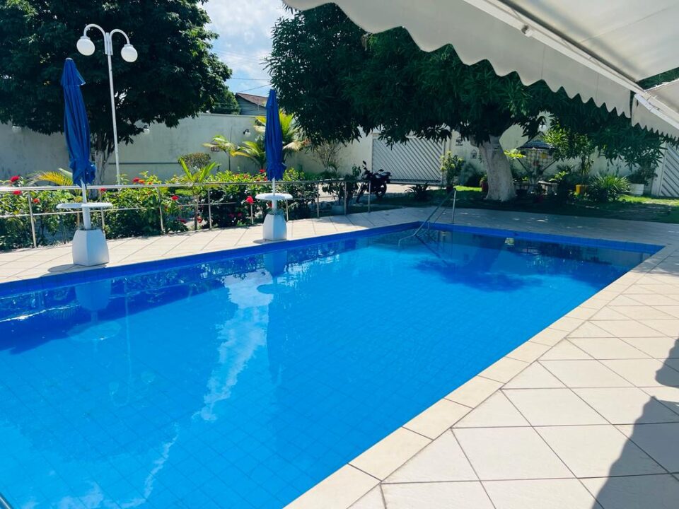 CASA OU PONTO COMERCIAL EM ADRIANÓPOLIS 1.400 m2 – DISPONÍVEL PARA LOCAÇÃO