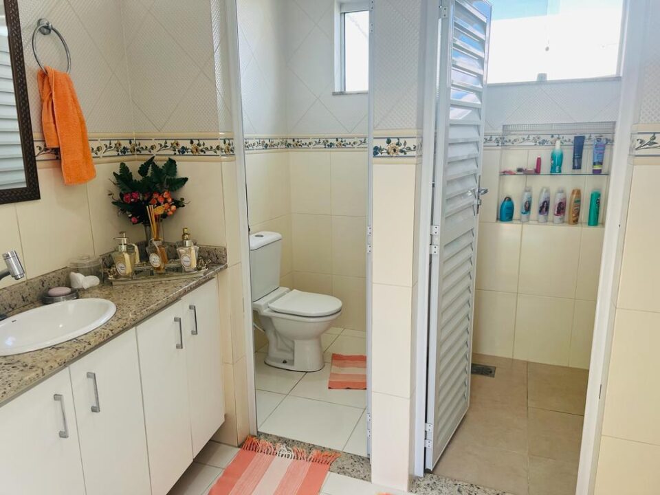 CASA OU PONTO COMERCIAL EM ADRIANÓPOLIS 1.400 m2 – DISPONÍVEL PARA LOCAÇÃO
