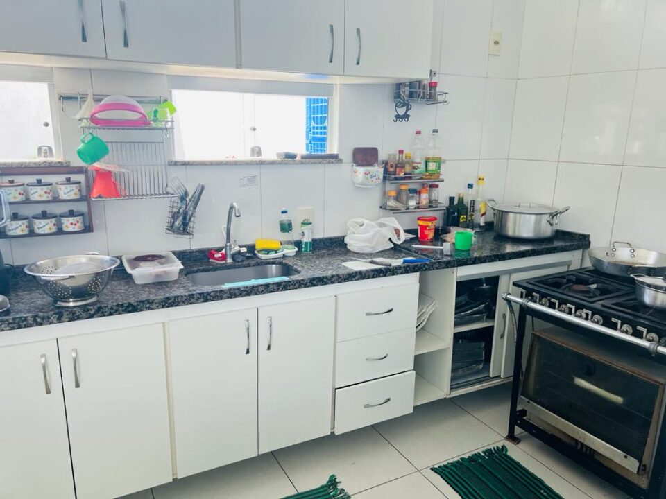 CASA OU PONTO COMERCIAL EM ADRIANÓPOLIS 1.400 m2 – DISPONÍVEL PARA LOCAÇÃO