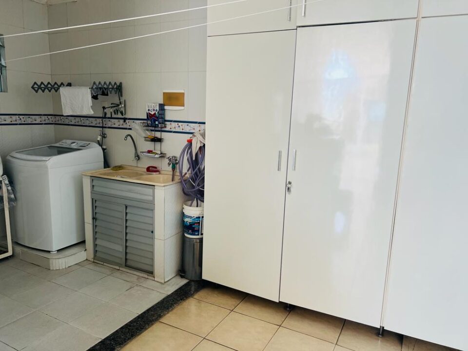 CASA OU PONTO COMERCIAL EM ADRIANÓPOLIS 1.400 m2 – DISPONÍVEL PARA LOCAÇÃO