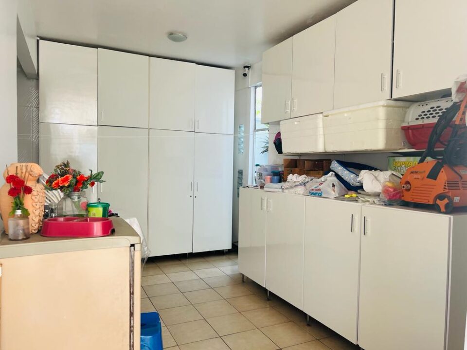 CASA OU PONTO COMERCIAL EM ADRIANÓPOLIS 1.400 m2 – DISPONÍVEL PARA LOCAÇÃO