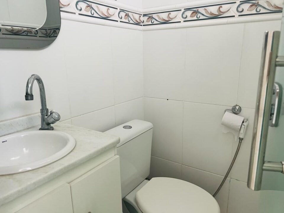 CASA OU PONTO COMERCIAL EM ADRIANÓPOLIS 1.400 m2 – DISPONÍVEL PARA LOCAÇÃO