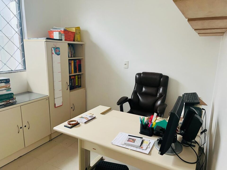 CASA OU PONTO COMERCIAL EM ADRIANÓPOLIS 1.400 m2 – DISPONÍVEL PARA LOCAÇÃO