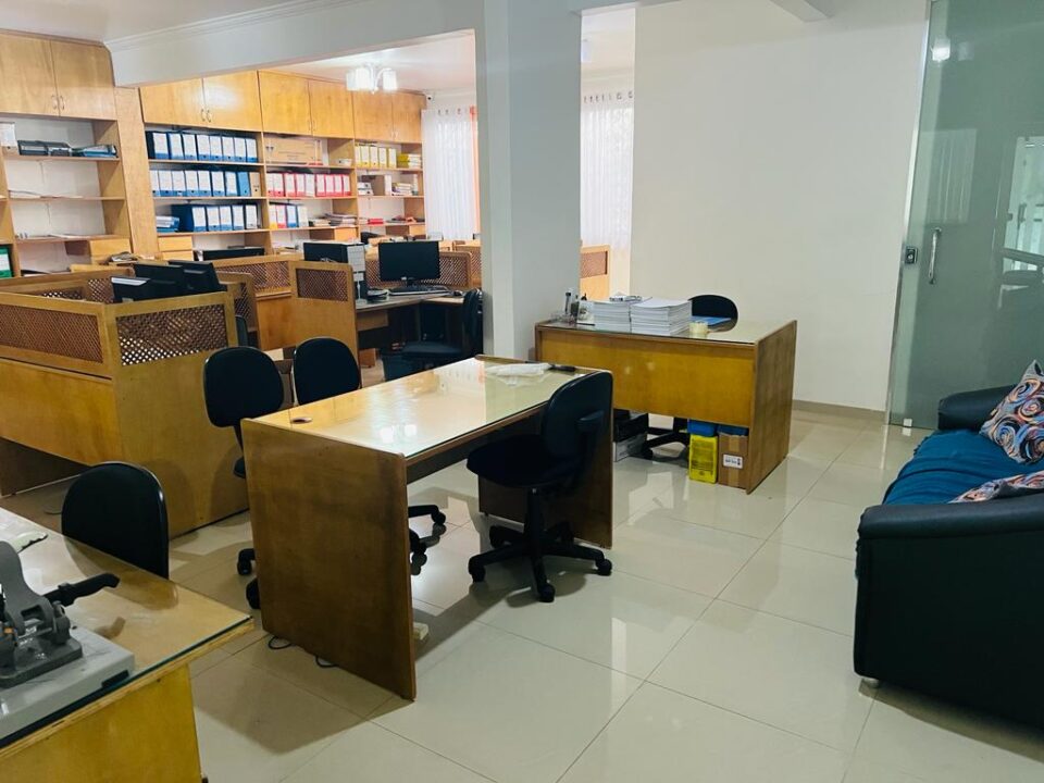 CASA OU PONTO COMERCIAL EM ADRIANÓPOLIS 1.400 m2 – DISPONÍVEL PARA LOCAÇÃO