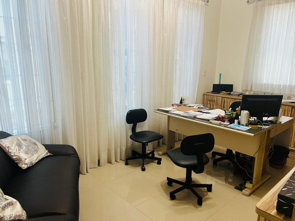 CASA OU PONTO COMERCIAL EM ADRIANÓPOLIS 1.400 m2 – DISPONÍVEL PARA LOCAÇÃO