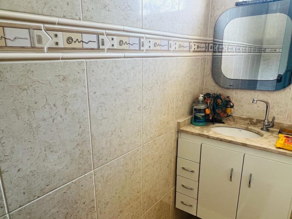 CASA OU PONTO COMERCIAL EM ADRIANÓPOLIS 1.400 m2 – DISPONÍVEL PARA LOCAÇÃO