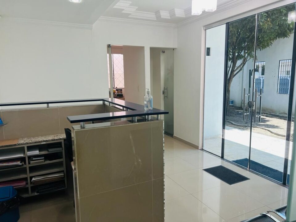 CASA OU PONTO COMERCIAL EM ADRIANÓPOLIS 1.400 m2 – DISPONÍVEL PARA LOCAÇÃO