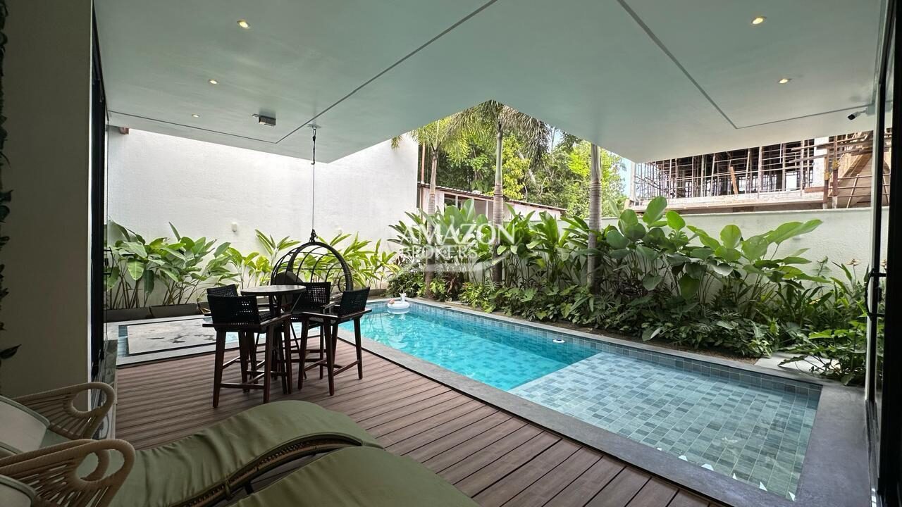 ALPHAVILLE 1 RESIDENCIAL, PONTA NEGRA – CASA DUPLEX DE ALTO PADRÃO – DISPONÍVEL PARA VENDA