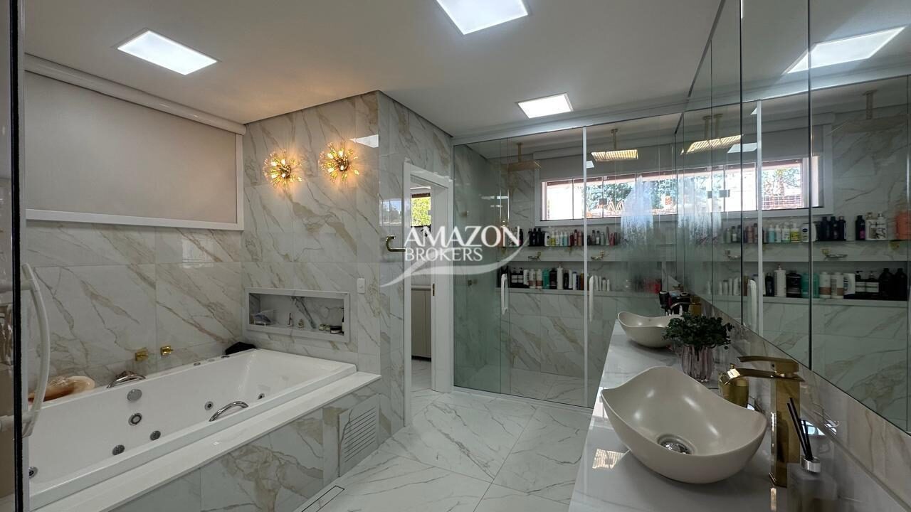 ALPHAVILLE 1 RESIDENCIAL, PONTA NEGRA – CASA DUPLEX DE ALTO PADRÃO – DISPONÍVEL PARA VENDA