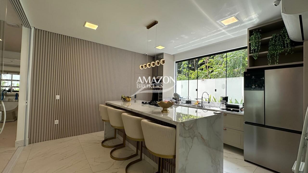ALPHAVILLE 1 RESIDENCIAL, PONTA NEGRA – CASA DUPLEX DE ALTO PADRÃO – DISPONÍVEL PARA VENDA