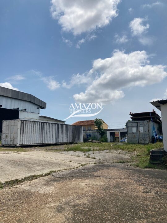 GALPÃO DE 1.000m2 PRÓXIMO À AV. DAS TORRES, PARQUE 10 DE NOVEMBRO – DISPONÍVEL PARA LOCAÇÃO