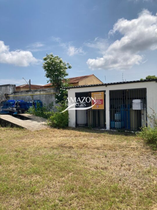 GALPÃO DE 1.000m2 PRÓXIMO À AV. DAS TORRES, PARQUE 10 DE NOVEMBRO – DISPONÍVEL PARA LOCAÇÃO