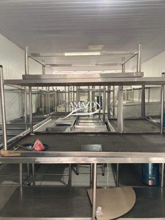 GALPÃO DE 1.000m2 PRÓXIMO À AV. DAS TORRES, PARQUE 10 DE NOVEMBRO – DISPONÍVEL PARA LOCAÇÃO