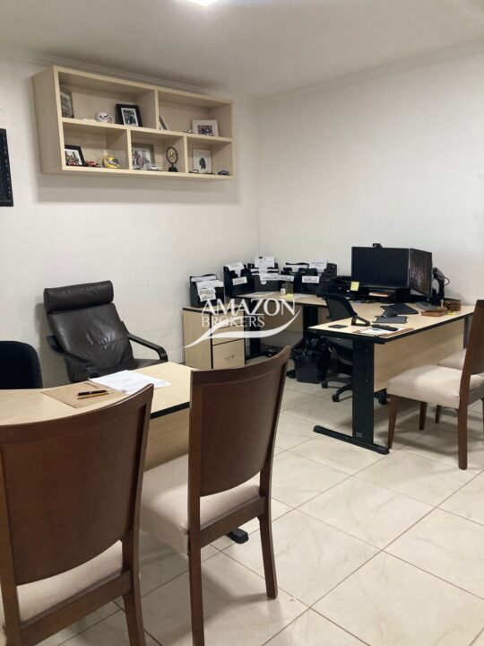 GALPÃO DE 1.000m2 PRÓXIMO À AV. DAS TORRES, PARQUE 10 DE NOVEMBRO – DISPONÍVEL PARA LOCAÇÃO