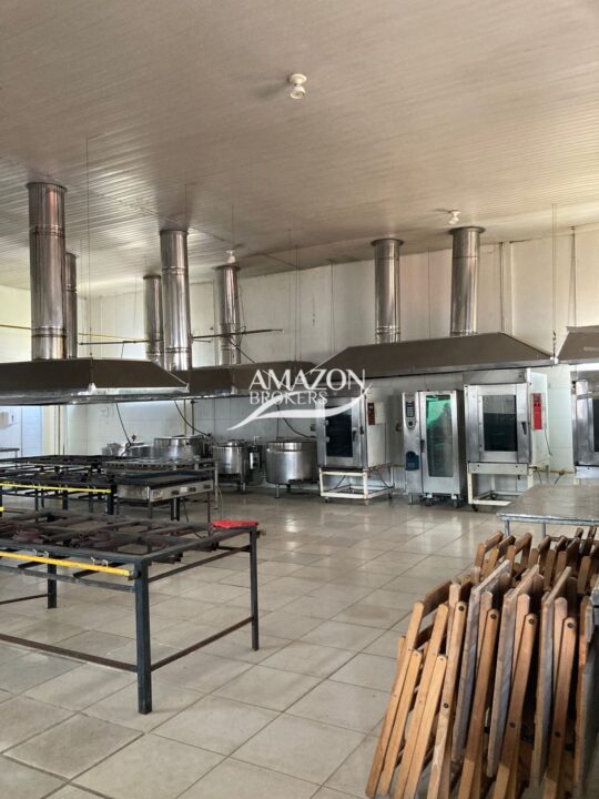 GALPÃO DE 1.000m2 PRÓXIMO À AV. DAS TORRES, PARQUE 10 DE NOVEMBRO – DISPONÍVEL PARA LOCAÇÃO