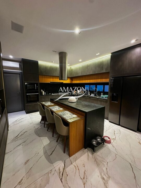 ALPHAVILLE 1 RESIDENCIAL, PONTA NEGRA – CASA NEOCLÁSSICA 570m2 – DISPONÍVEL PARA VENDA