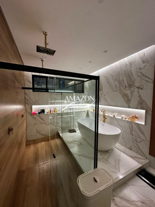 ALPHAVILLE 1 RESIDENCIAL, PONTA NEGRA – CASA NEOCLÁSSICA 570m2 – DISPONÍVEL PARA VENDA