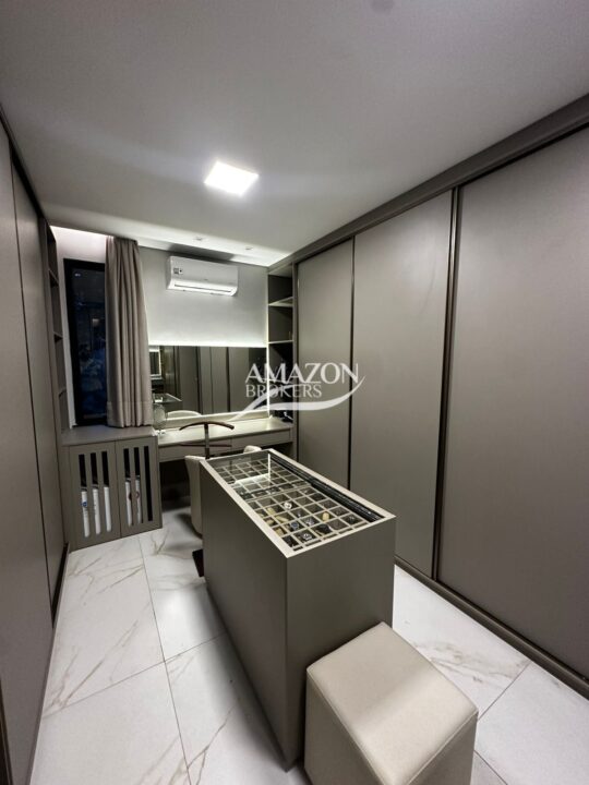 ALPHAVILLE 1 RESIDENCIAL, PONTA NEGRA – CASA NEOCLÁSSICA 570m2 – DISPONÍVEL PARA VENDA