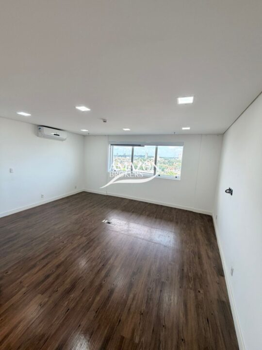 CRISTAL TOWER, ADRIANÓPOLIS – SALA COMERCIAL 85,81 m2 – DISPONÍVEL PARA LOCAÇÃO