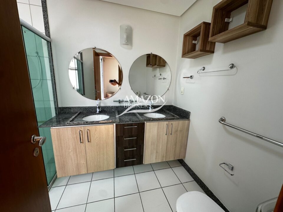 THE SUN CONDOMINIUM, PARQUE 10 – APARTAMENTO MOBILIADO 131m2 – DISPONÍVEL PARA LOCAÇÃO