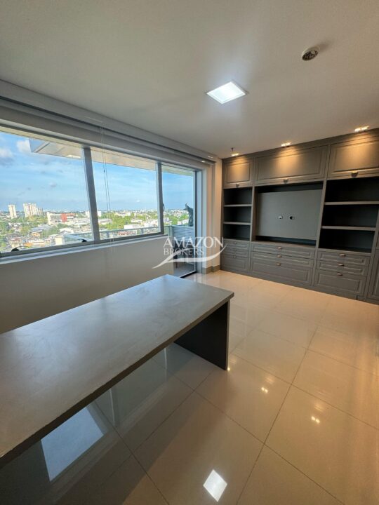 CRISTAL TOWER, ADRIANÓPOLIS – SALA COMERCIAL 42m2 – DISPONÍVEL PARA LOCAÇÃO