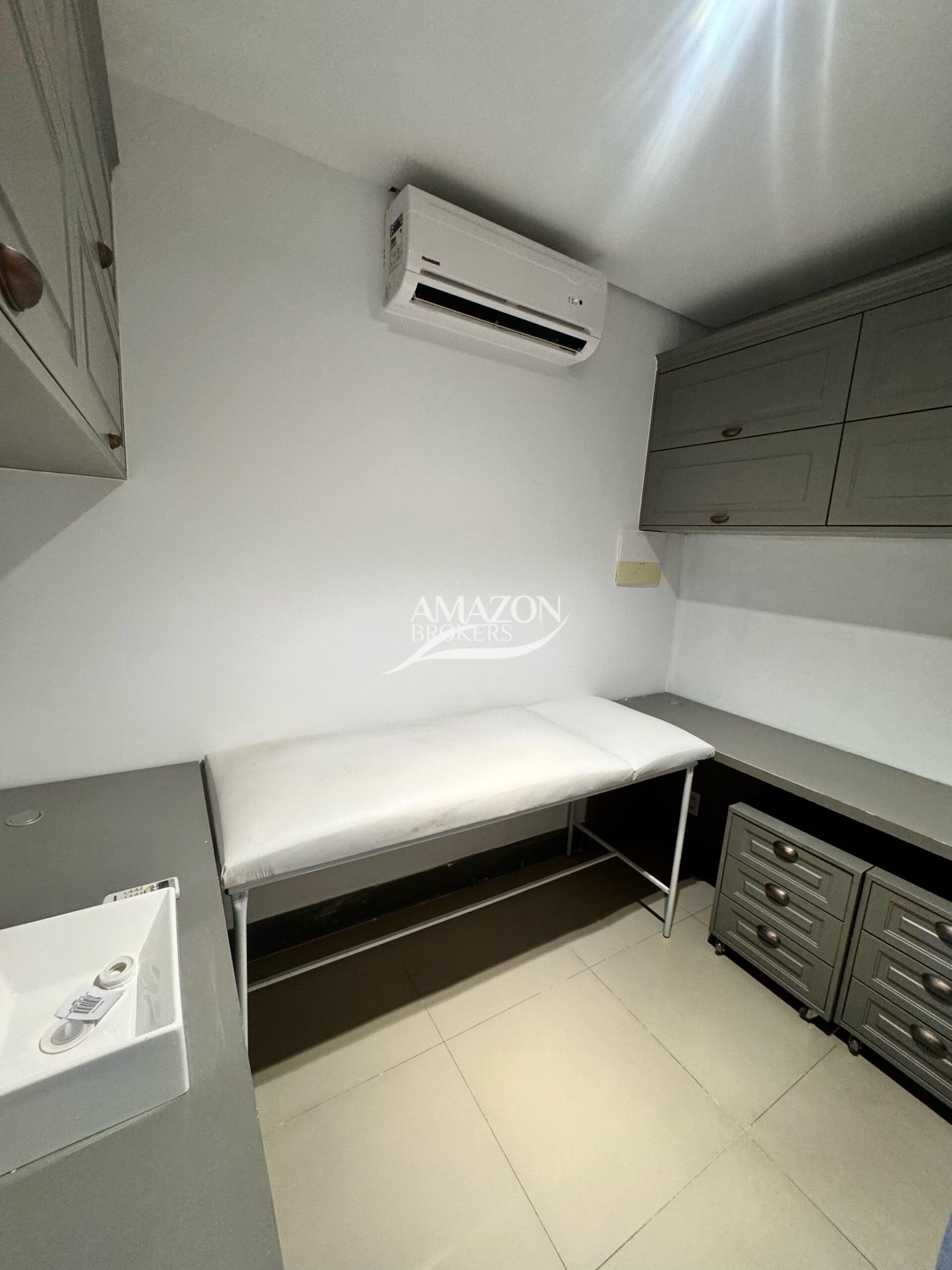 CRISTAL TOWER, ADRIANÓPOLIS – SALA COMERCIAL 42m2 – DISPONÍVEL PARA LOCAÇÃO